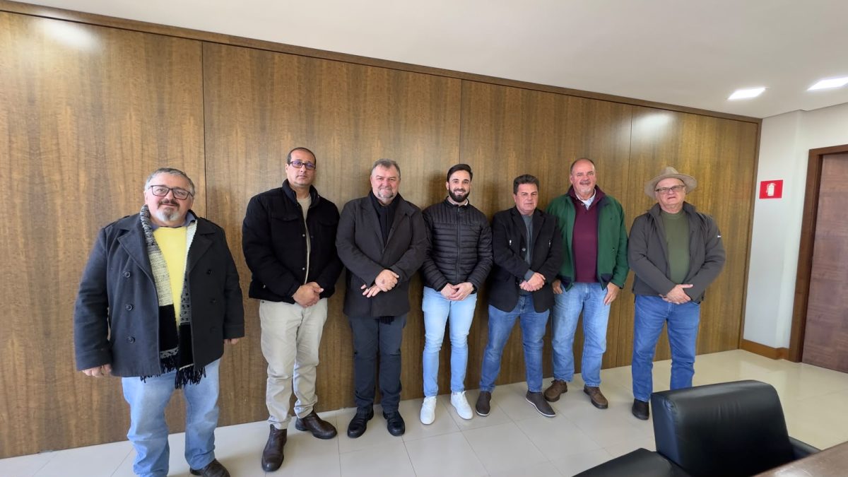 Representantes do Sindicato Rural e  Prefeitura se reúnem para discutir projeto de controle de borrachudos