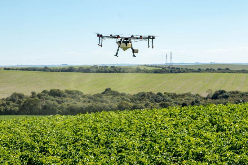 Drones: pulverização em hortifruti e grãos