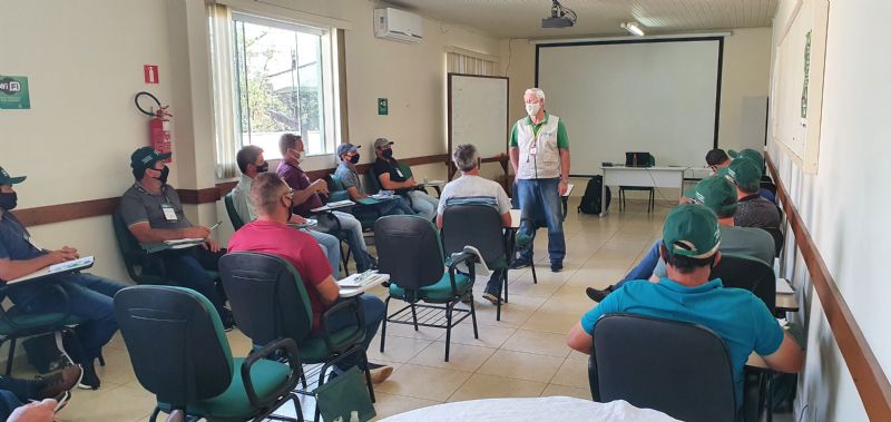 Semana começa com curso de reciclagem para condução de produtos perigosos 