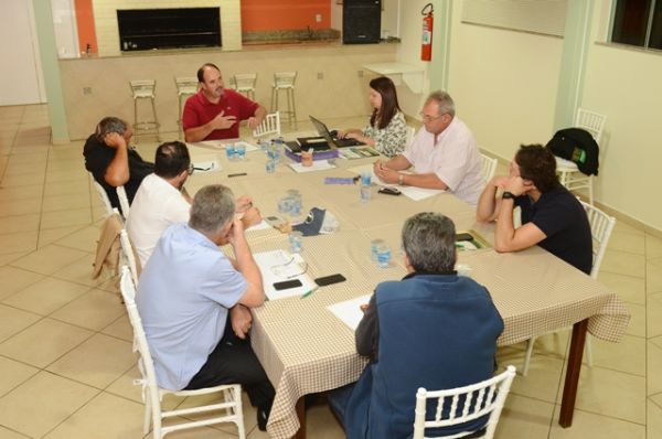 Diretores realizam reuni&atilde;o mensal 