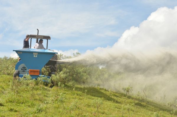 Pastagens degradadas e &aacute;reas declivosas